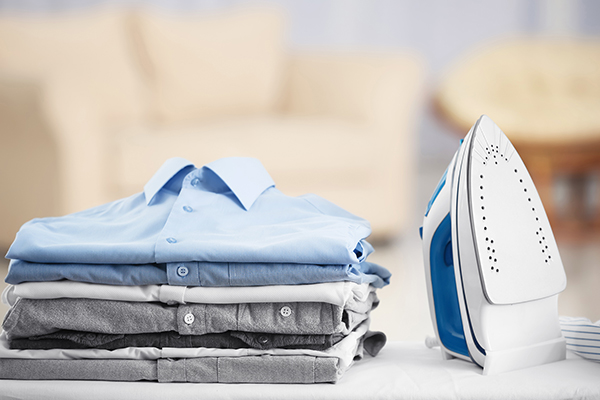 古着・アイロン作業の様子